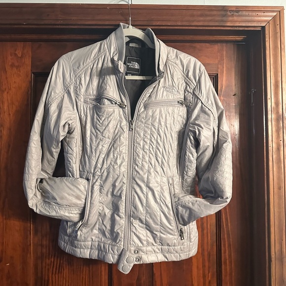 The North Face Women's Gray Quilted Jacket Size M - Picture 8 of 8
